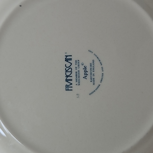Two Franciscan (England) Wedgwood Group 7 1/2 in Apple Square Salad Plates - Picture 3 of 3